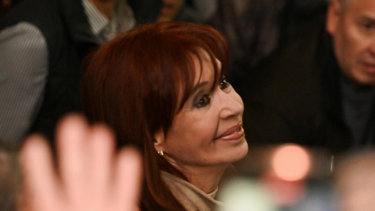 Argentina: expresidenta Cristina Fernández es condenada a arresto domiciliario por corrupción