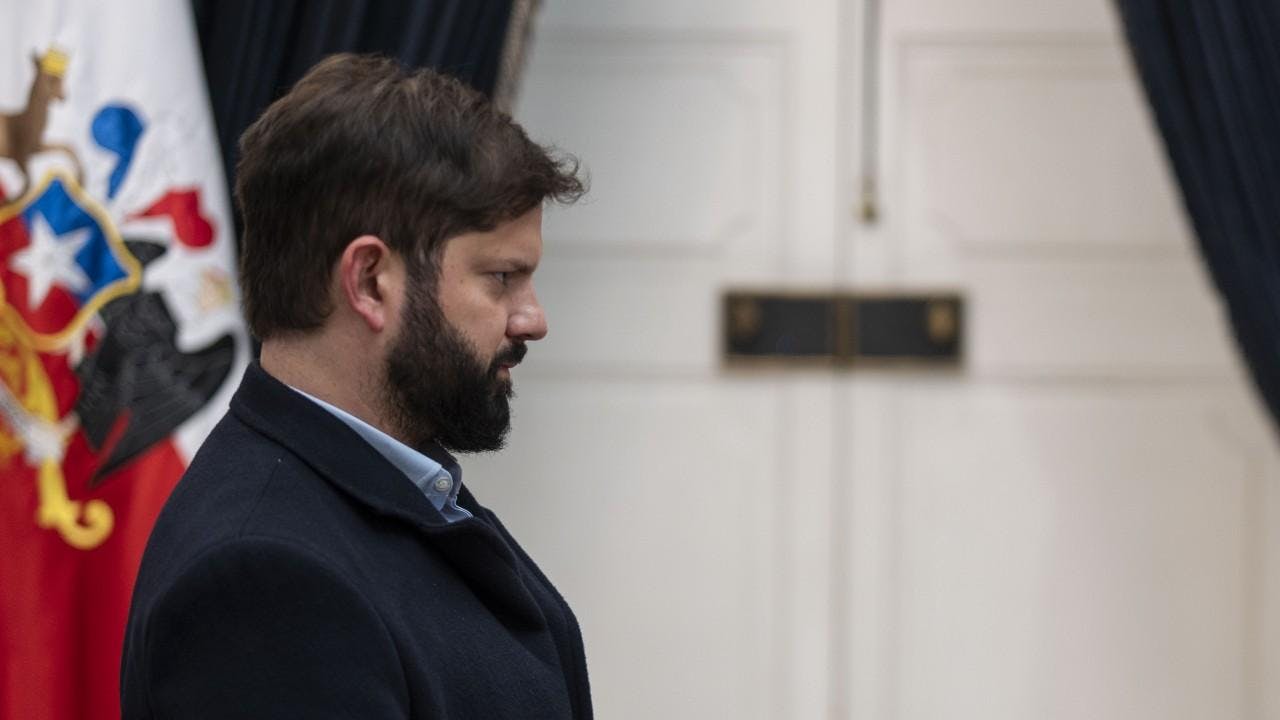 Casa de Allende: Presidente Boric se desliga de responsabilidades por fallida compra (y la oposición arremete)