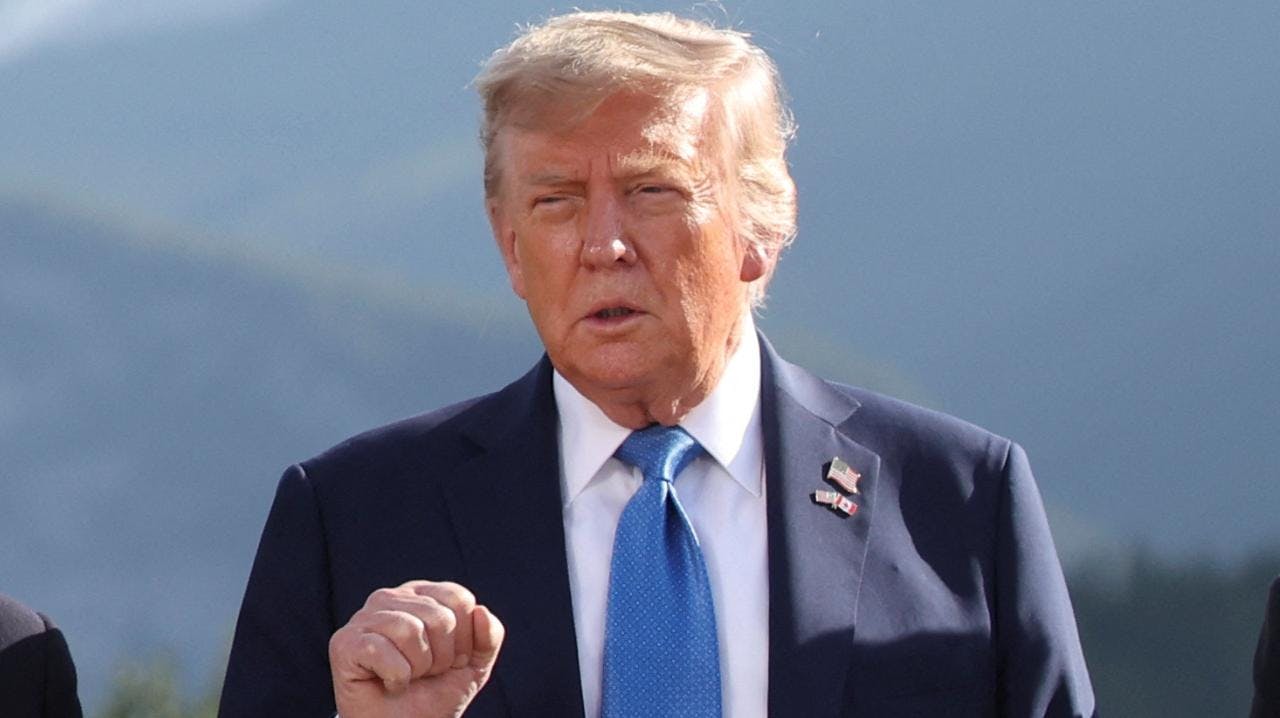 El presidente de Estados Unidos, Donald Trump, pidió una "rendición total" de Irán, en medio del conflicto con Israel