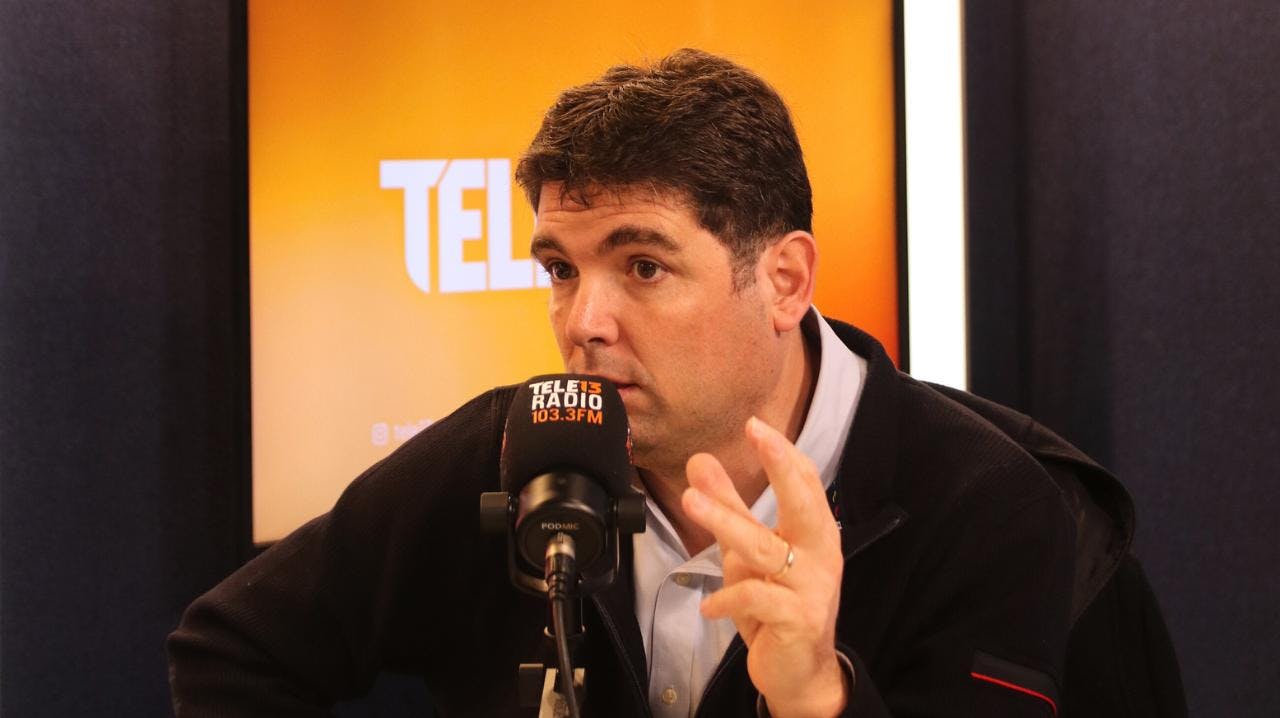 Daniel Mansuy: "Gonzalo Winter te presenta la mesa del poder como si fuera ajena a ellos, como si ellos no formaran parte de los poderosos"