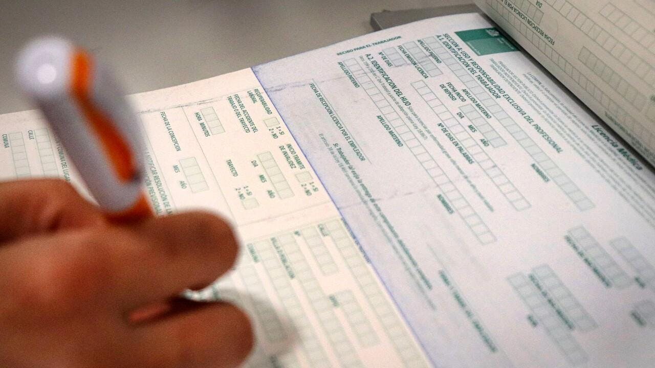 Contraloría detecta explosivo aumento del gasto municipal en licencias médicas: crece 321% en una década