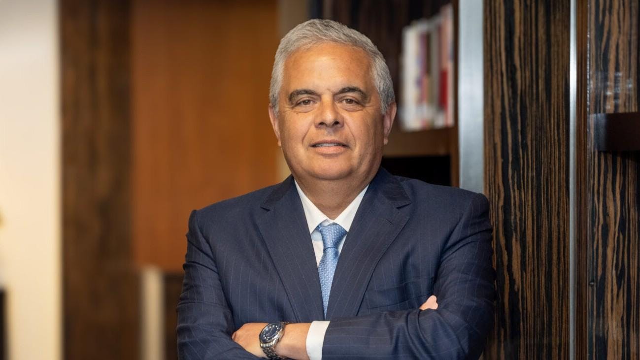 Ex director del SII, Ricardo Escobar: “No es tan inusual la situación de Etcheberry. Están haciendo un escándalo de una cosa que es relativamente menor”