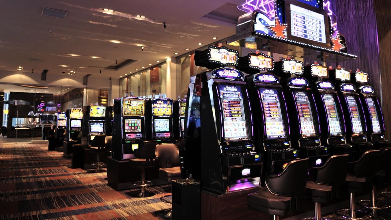 Contraloría detecta que más de 13 mil funcionarios públicos asistieron a casinos de juego bajo licencia médica
