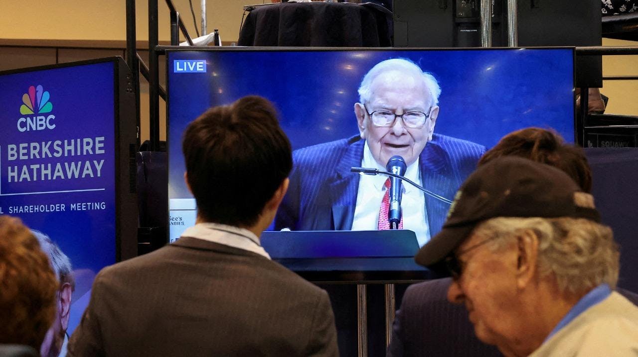 El desplome de las acciones de Berkshire, mientras se acerca la salida de Warren Buffett del conglomerado