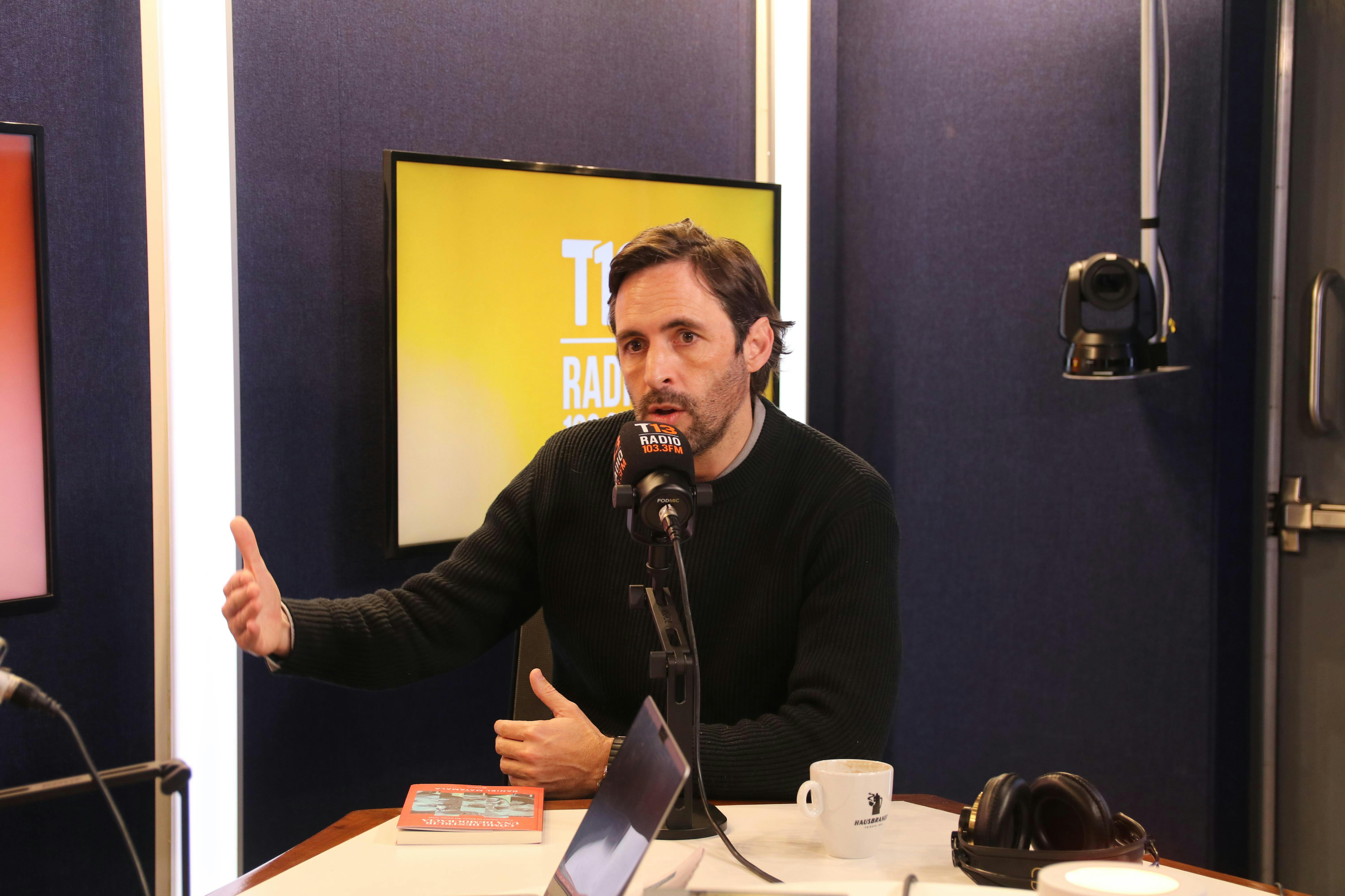 Daniel Matamala, periodista y autor de "Cómo destruir una democracia": "Hay una sensación social que la democracia no está entregando los frutos"