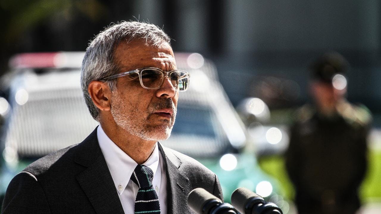 Ministro Cordero acusa “negacionismo vergonzoso” en ofensiva opositora por caso Bernarda Vera