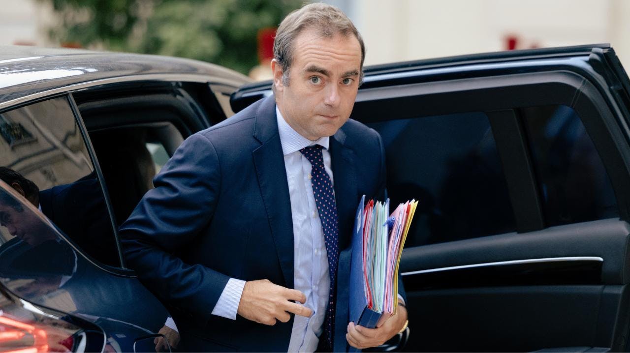 Los efectos de la renuncia de Sébastien Lecornu como primer ministro de Francia