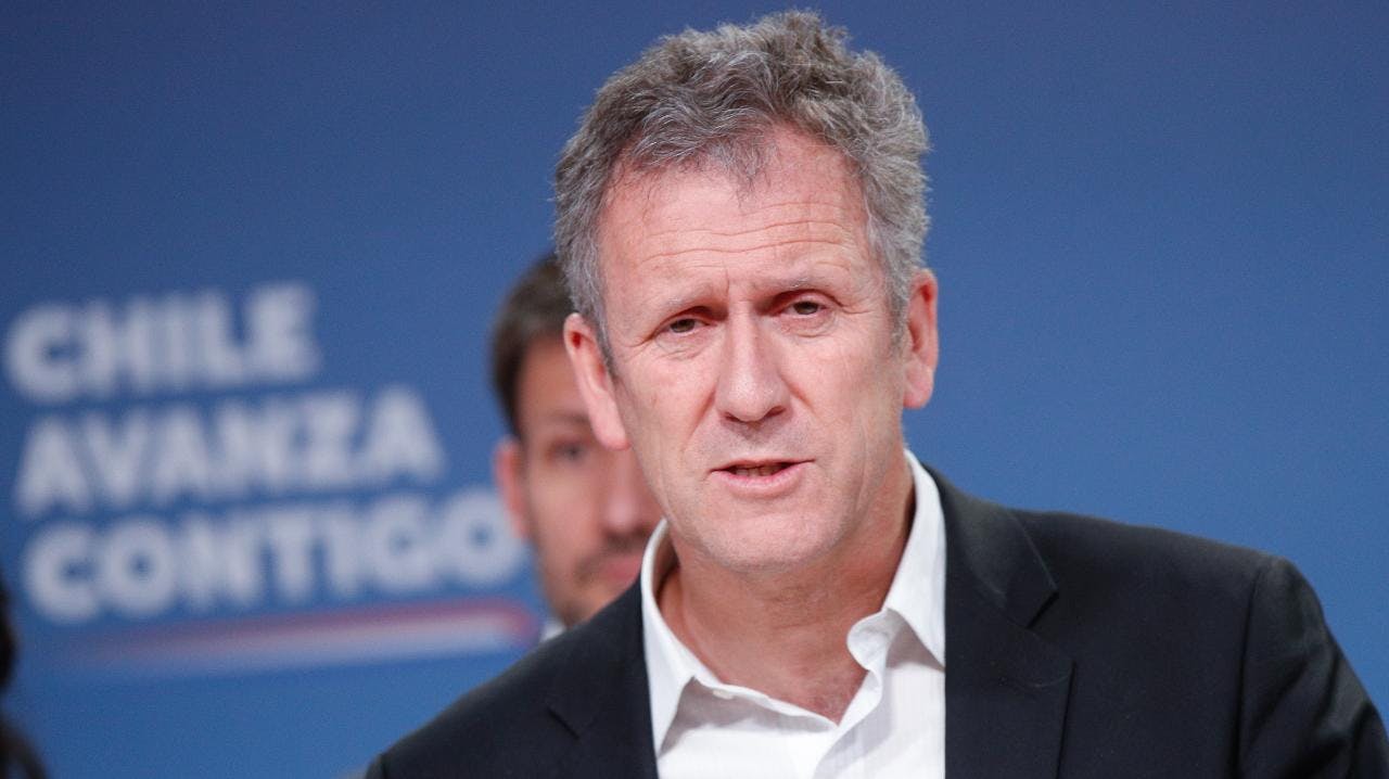 Ministro de Transportes por nuevo sistema de patentes: “Permite duplicar la cantidad de combinaciones posibles”