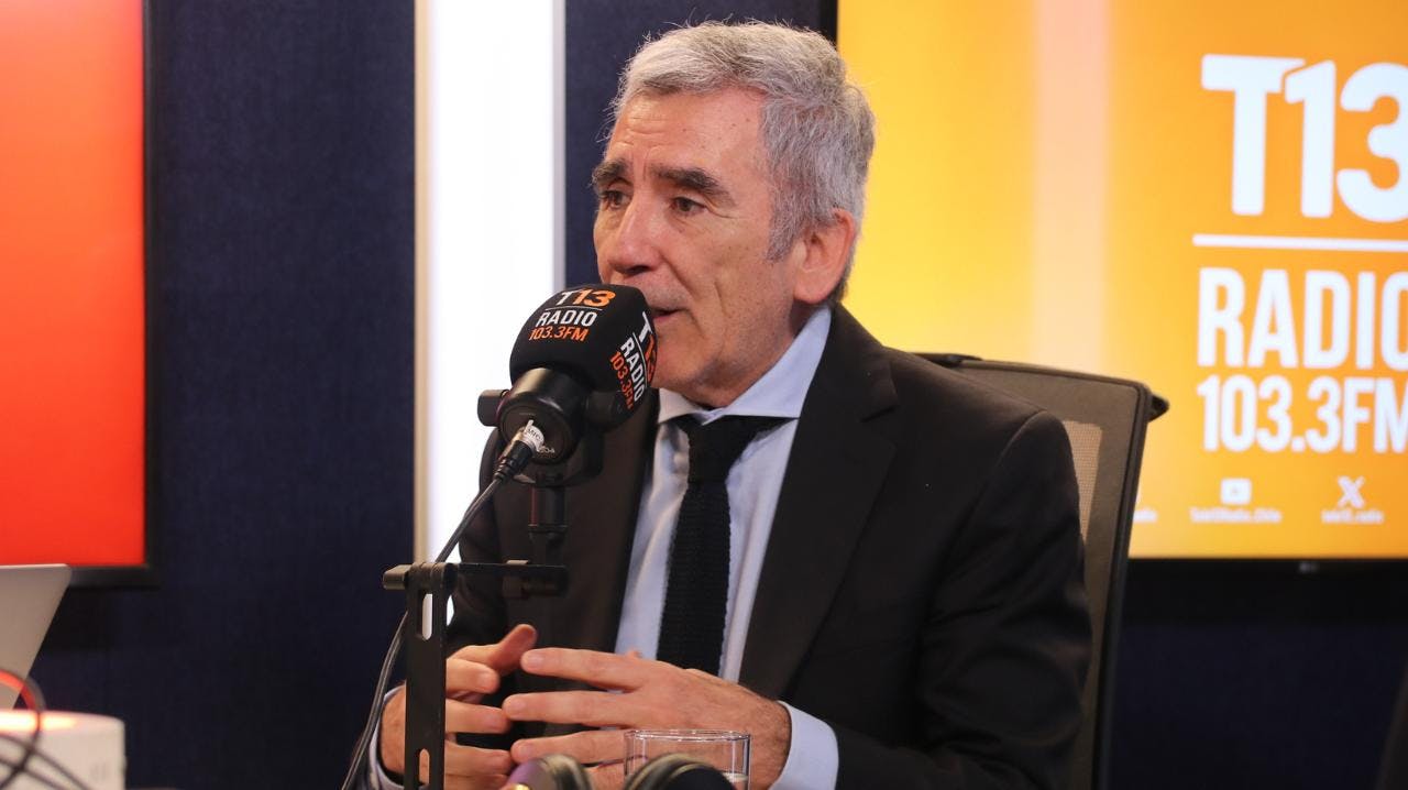 Rector Peña por futuro del Presidente Boric: "Si Kast ganara, Boric sería alguien beneficioso para su gobierno, en el sentido que le permitiría impedir la acción directa en las calles"