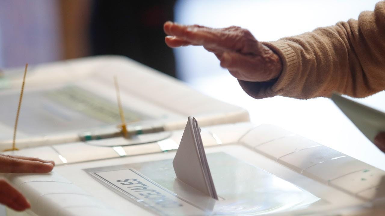 Auge y caída de los partidos en virtud del tamaño de su plantilla electoral