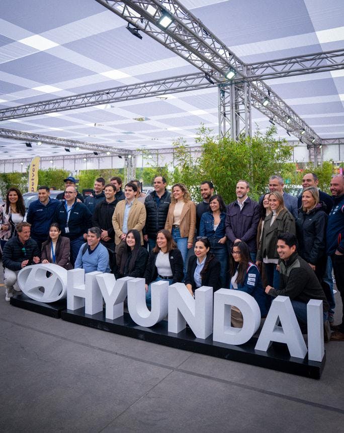 Hyundaiverse 2.0: innovación, experiencias y emoción en un solo lugar El evento Hyundaiverse 2025 reunió a cientos de personas en Cenco Portal La Dehesa para vivir tres días llenos de tecnología, sust