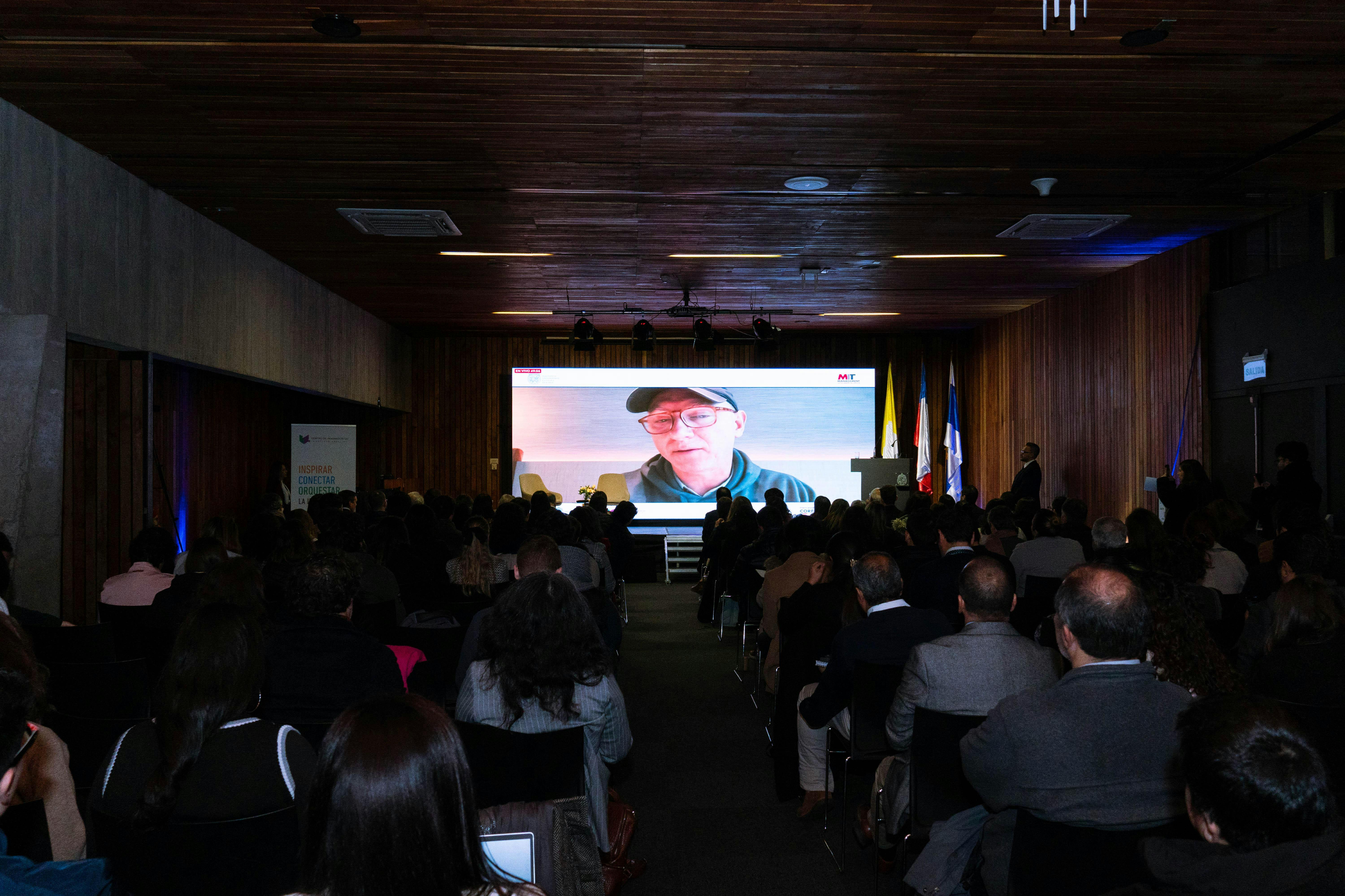 “Gestión en un mundo indescifrable”: expertos del MIT y la UC analizarán los grandes desafíos globales