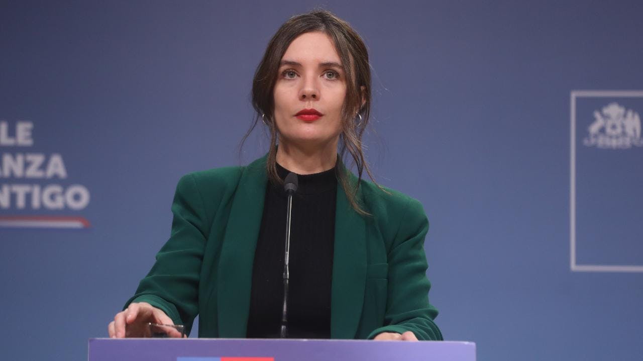 Ministra Vallejo por calificación de "Gobierno de atorrantes": "A veces se logra sobrepasar los límites más bajos del debate político"