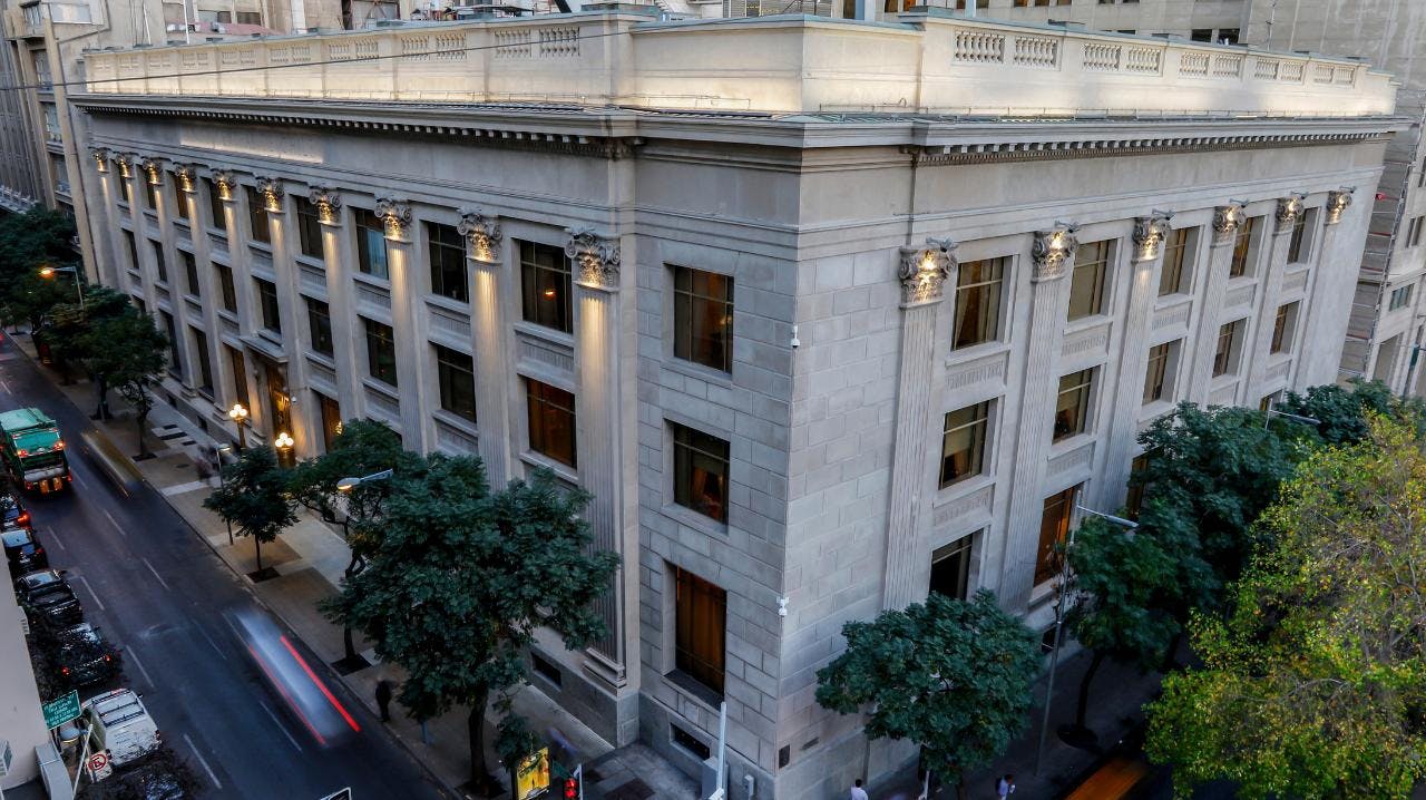 El Imacec anotó un alza de 3,2% en septiembre, liderado por el crecimiento de los servicios y el comercio