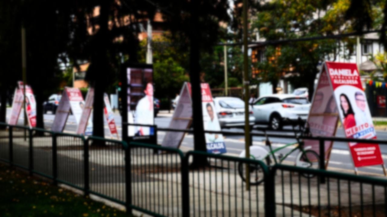 Gasto en propaganda electoral se triplica en 2025: la radio es el medio preferido y las redes sociales se hunden