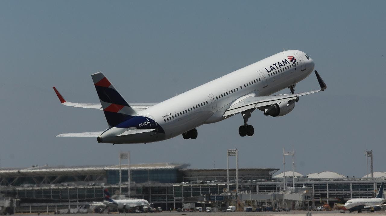 Comenzó la huelga del sindicato de pilotos de Latam, mientras que la aerolínea anunció un plan de cancelaciones preventivas de vuelos