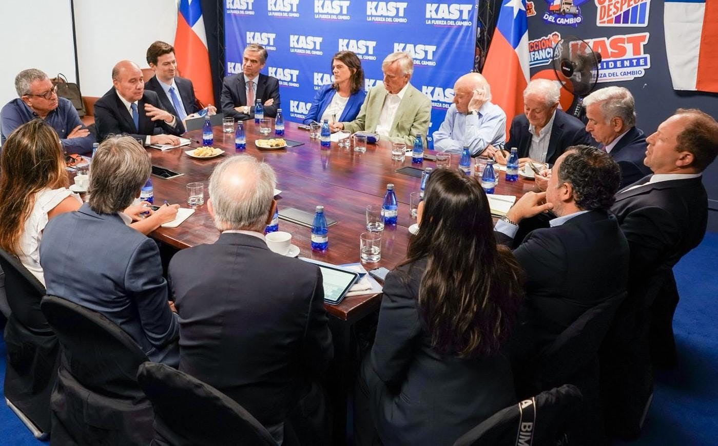 Los primeros movimientos de los equipos de Kast y Jara de cara a la segunda vuelta presidencial