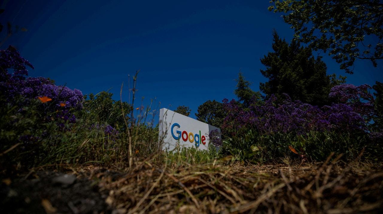 Las acciones de Alphabet se mantienen al alza, a pesar del temor por la "burbuja de la IA"