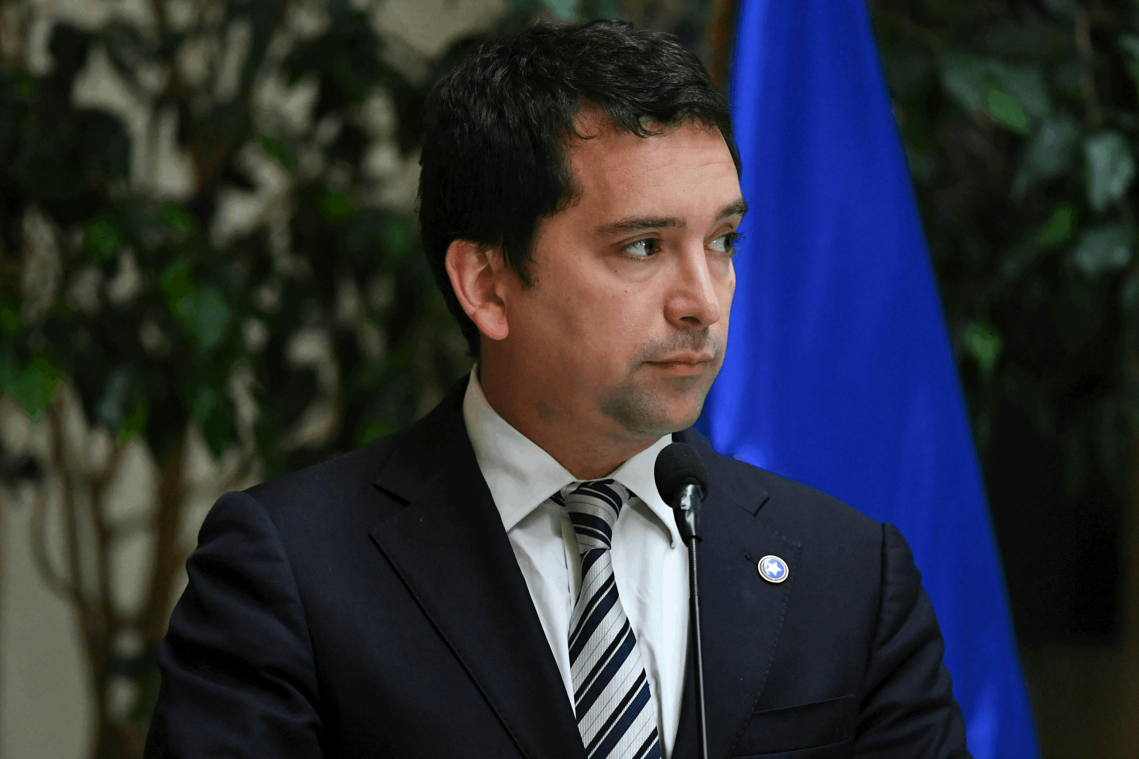 “Un paso al costado”: Arturo Squella confirma que diputado Araya dejará la bancada republicana