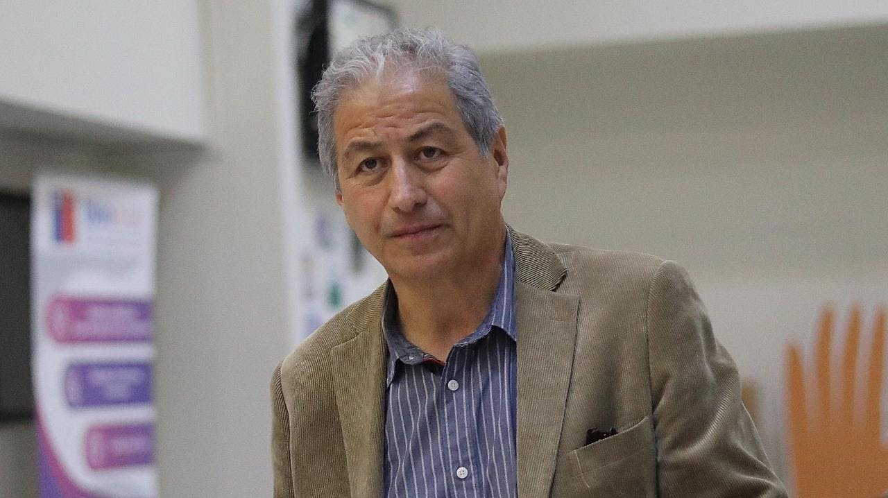 Colegio de Profesores por docentes agredidas en el Instituto Nacional: “Un overol por barato que sea tiene un costo, de dónde sale eso si son estudiantes”