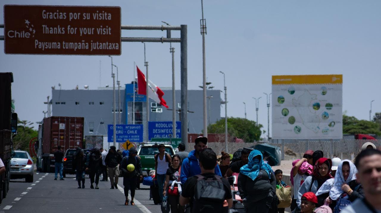 Situación migratoria: Gobierno se reúne con gobernador de Arica y anticipa puntos a tratar en reunión con Perú