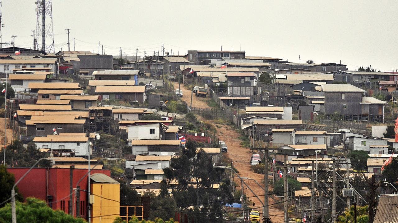 Gobierno anuncia que expropiará 100 hectáreas de la megatoma de San Antonio para proyecto habitacional