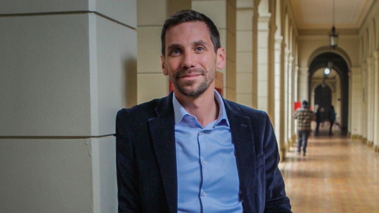 Daniel Halpern por prohibición de celulares en colegios: “Hay una mirada ingenua si creen que se sacan los teléfonos y se acaban los conflictos”