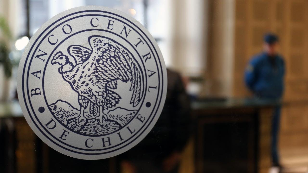 El Banco Central estima que el PIB de Chile crecerá 2,4% este año y ajusta al alza su proyección para 2026