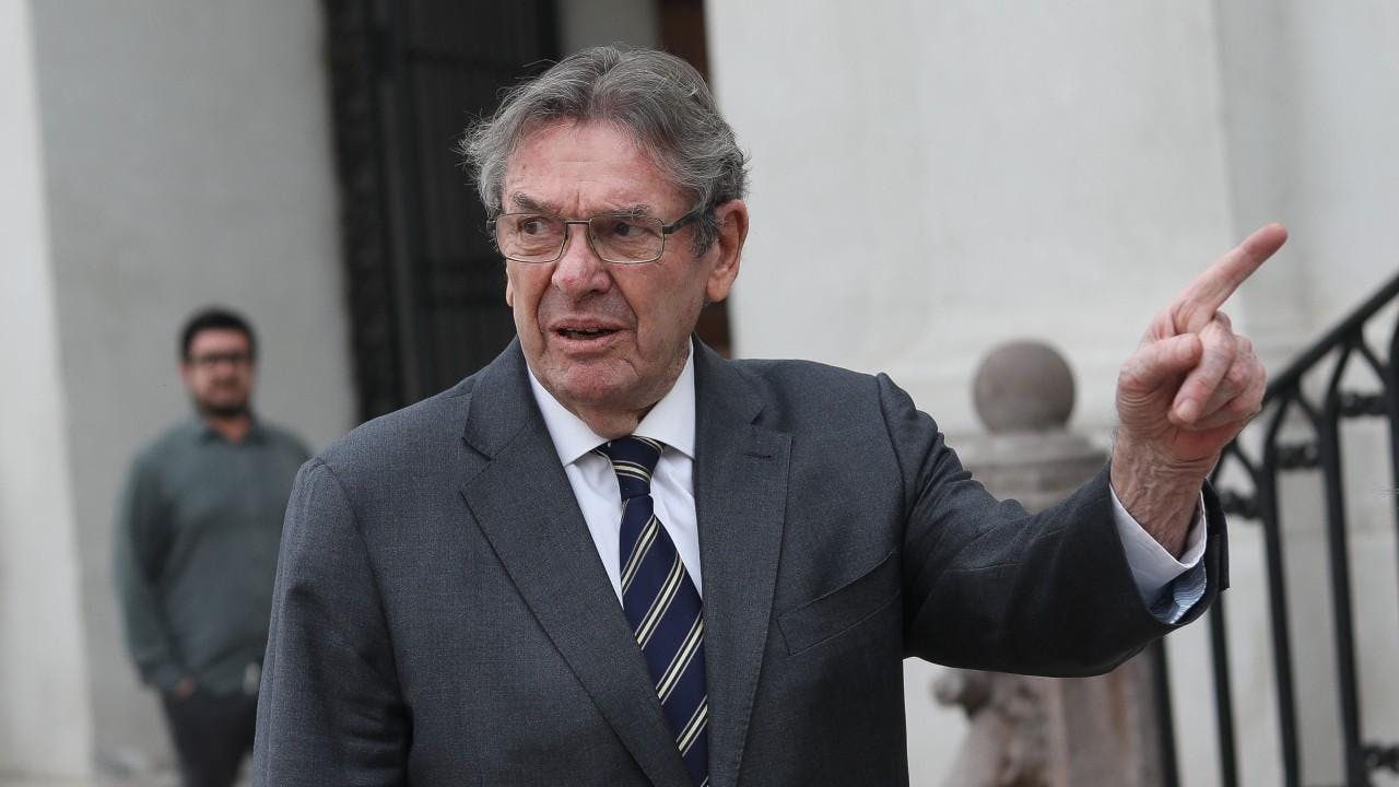 Jaime Gazmuri: "Es gravísima la intervención militar de un país en otro, afecta la soberanía, afecta el derecho internacional"