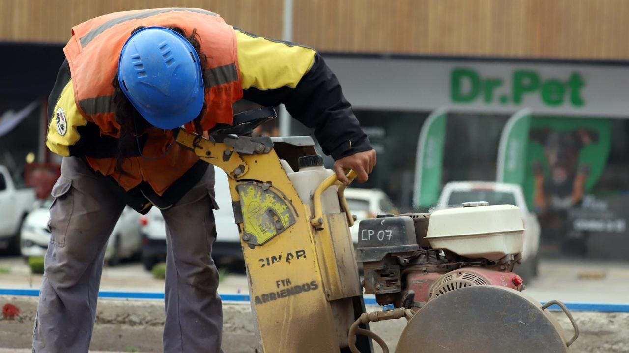 La tasa de desempleo nacional cayó a 8% en el trimestre de octubre a diciembre de 2025