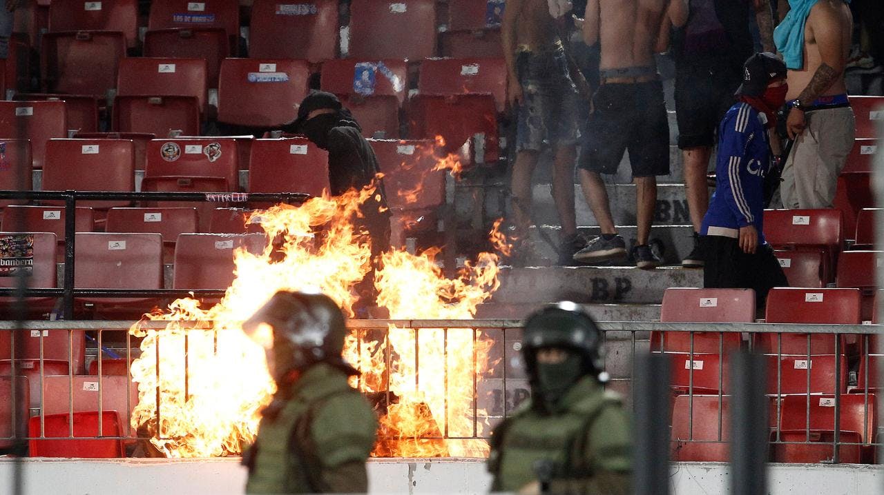 Juan Cristóbal Guarello por violencia en los estadios: “La delincuencia común tiene tomadas las barras”