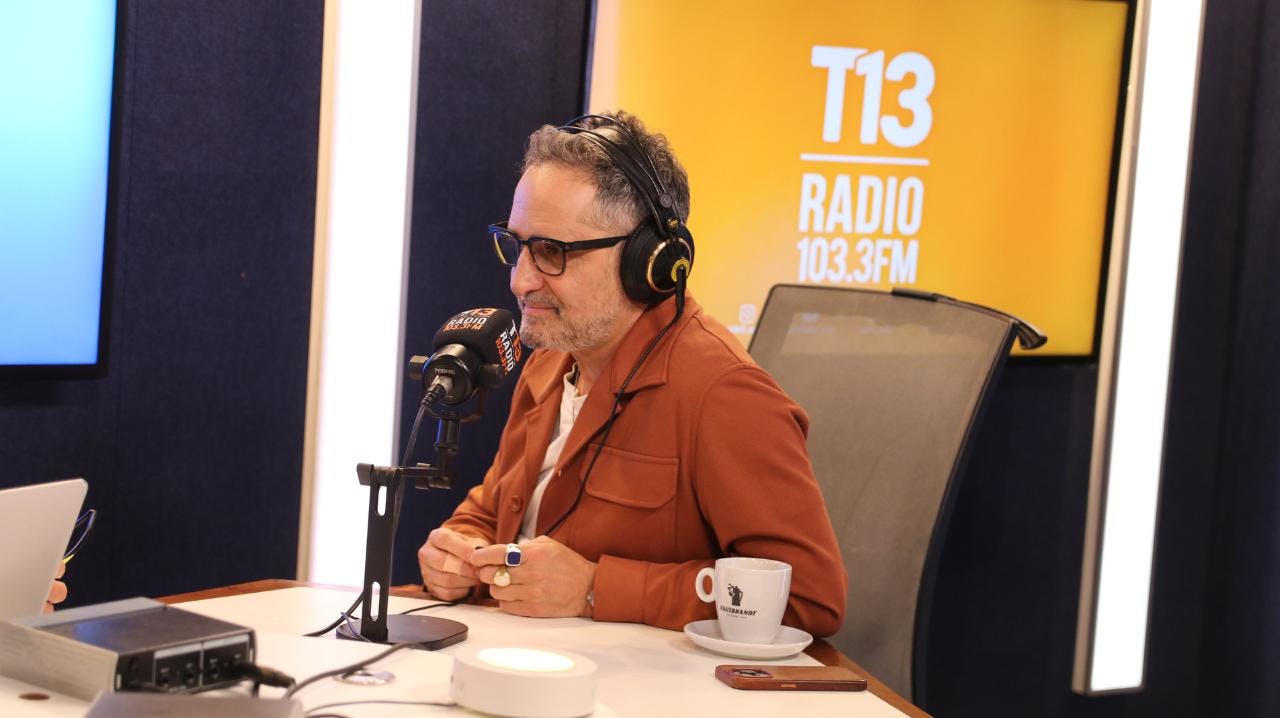 Jorge Drexler y su sencillo “Toco madera”: “Remite a ese gesto supersticioso de tocar la madera, un ritual casi universal para no tentar al destino”