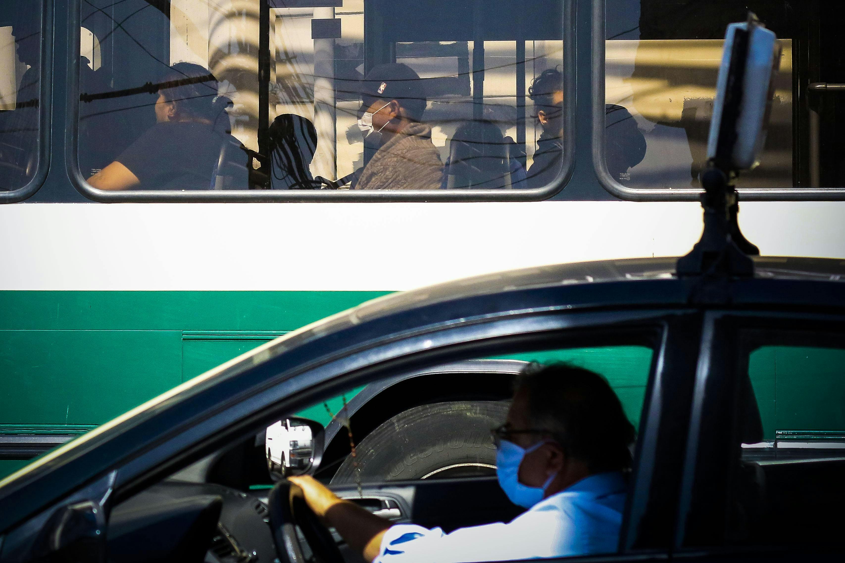 Experto alerta por riesgo de precarización en propuesta de “colectivos tipo van”