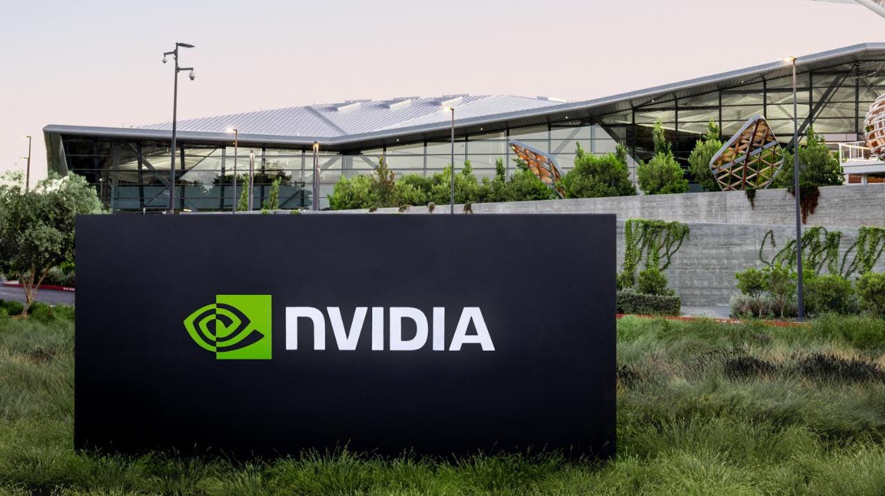 Nvidia reporta un alza de sus ingresos al cuarto trimestre y su CEO, Jensen Huang, dice que "los mercados se equivocaron sobre la amenaza de la IA"