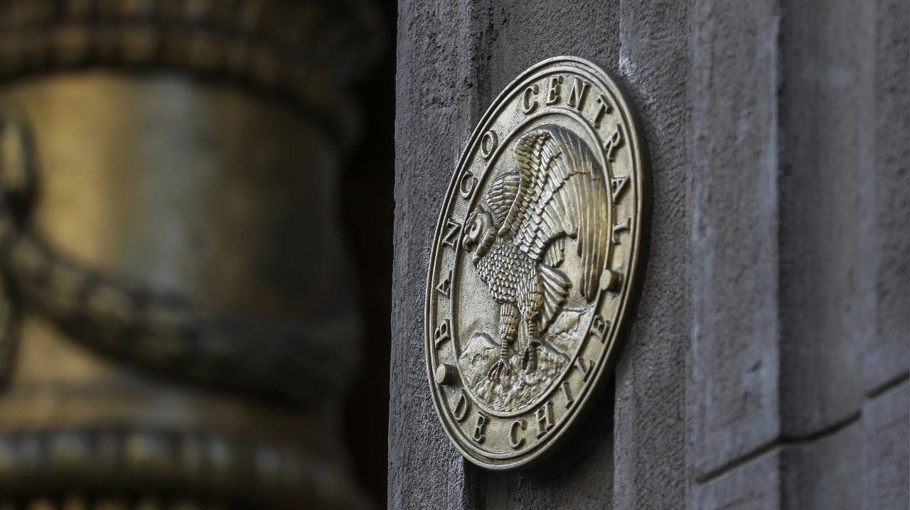 La economía chilena cayó 0,1% en enero, una cifra incidida principalmente por la producción de bienes y los servicios