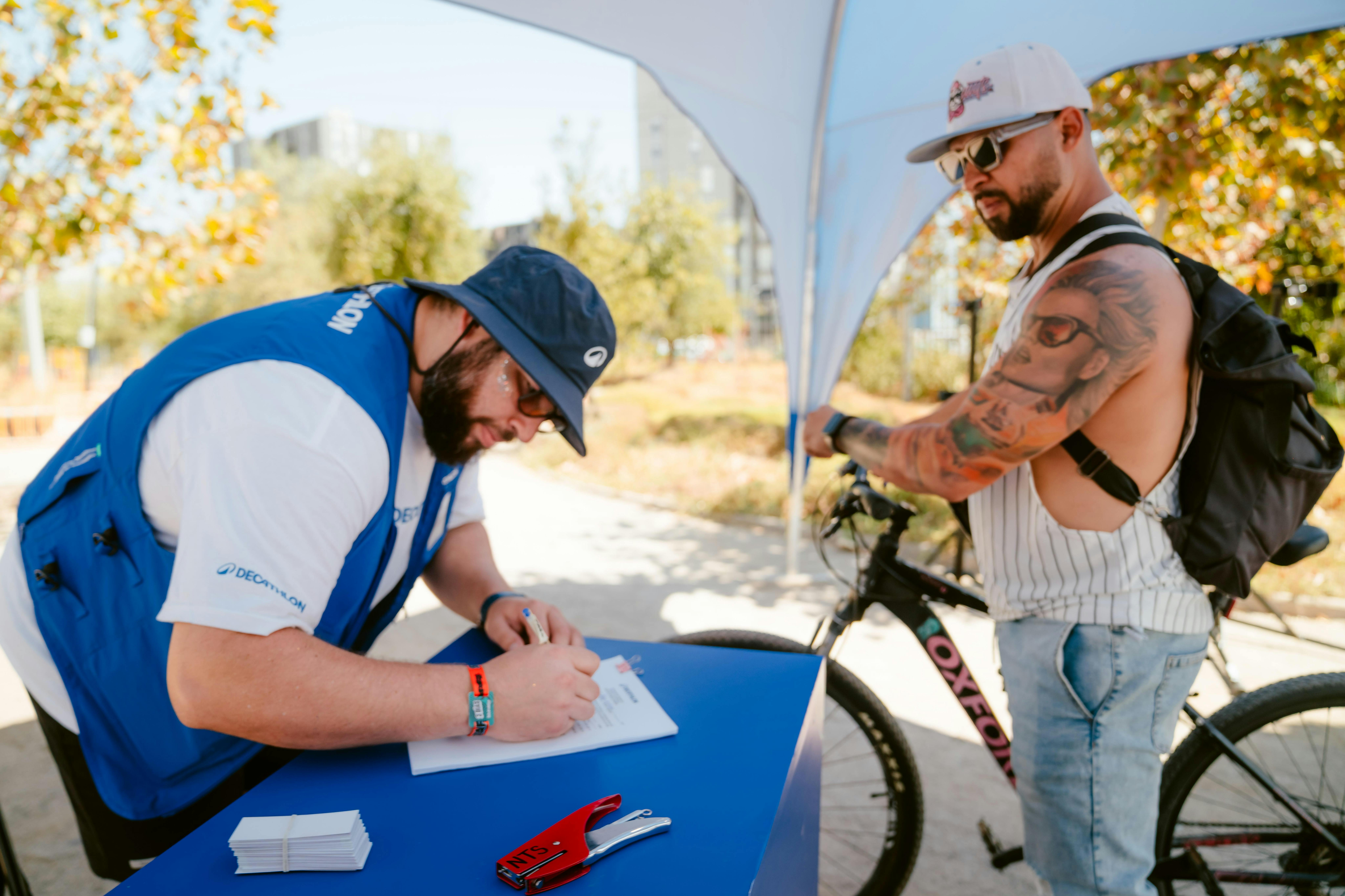 Decathlon impulsa la movilidad sostenible en Lollapalooza Chile 2026  con el Bicicletero Oficial y gratuito para asistentes