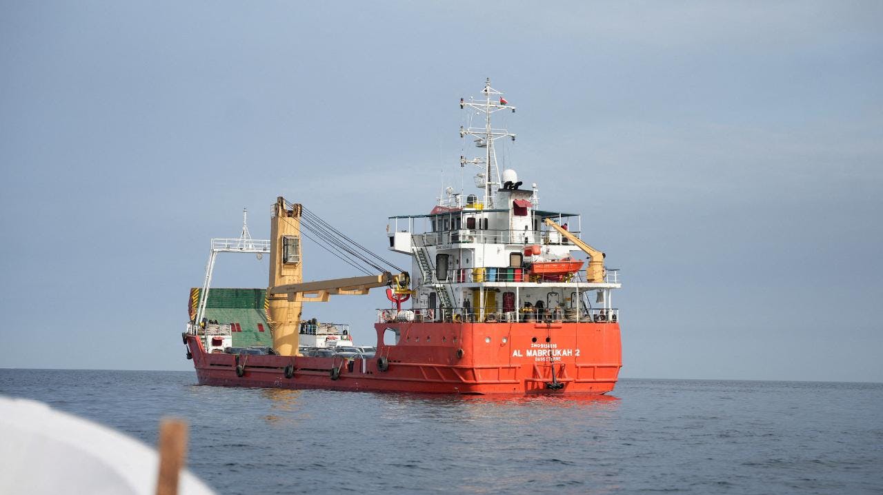 El petróleo sube más de un 7% y los mercados anotan pérdidas ante el inminente bloqueo de Estados Unidos al Estrecho de Ormuz
