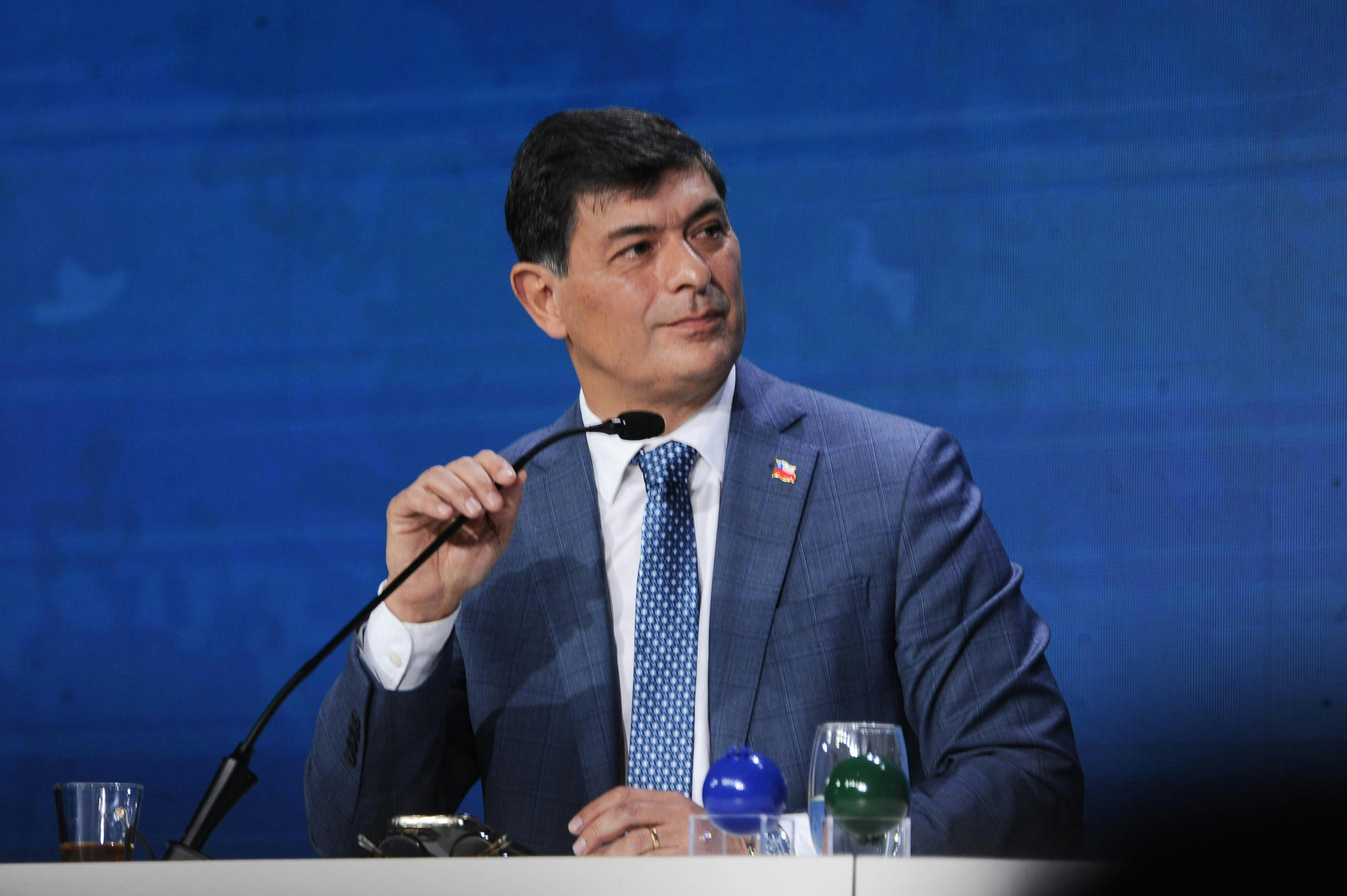 Parisi: "No puedes bajar el impuesto a grandes empresas, sabiendo que subes el precio de gasolinas"