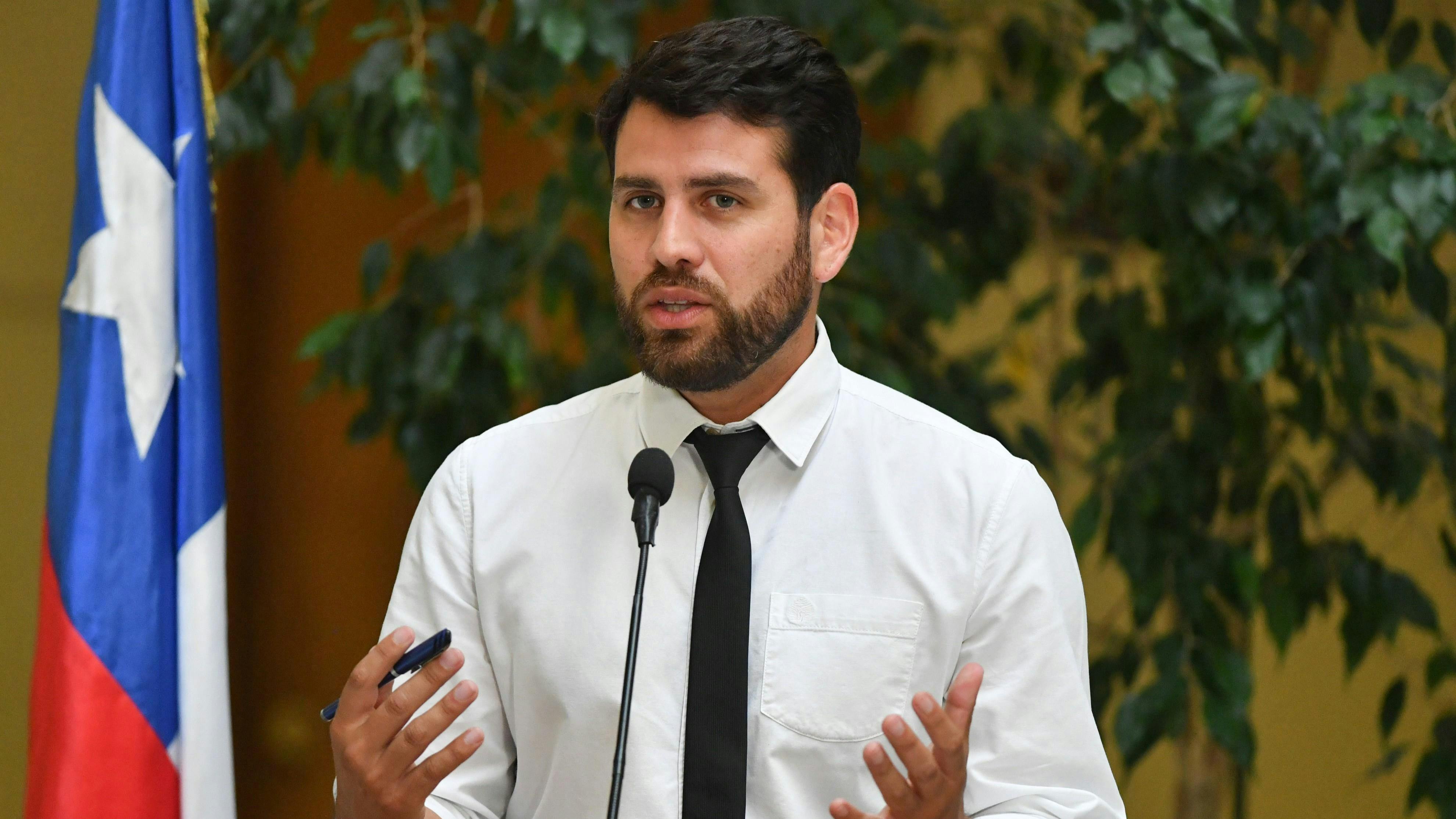 Senador Ibáñez (FA) por ley de Reconstrucción Nacional: “Le hago la invitación al Partido de la Gente a no aceptar las migajas que le está ofreciendo el Gobierno”