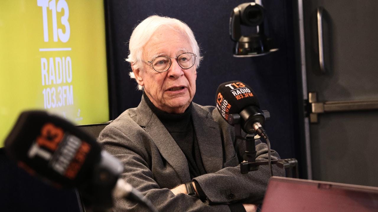 Exministro José Joaquín Brunner ante violencia escolar: "Transformar la escuela en un aparato de sospecha es un error"
