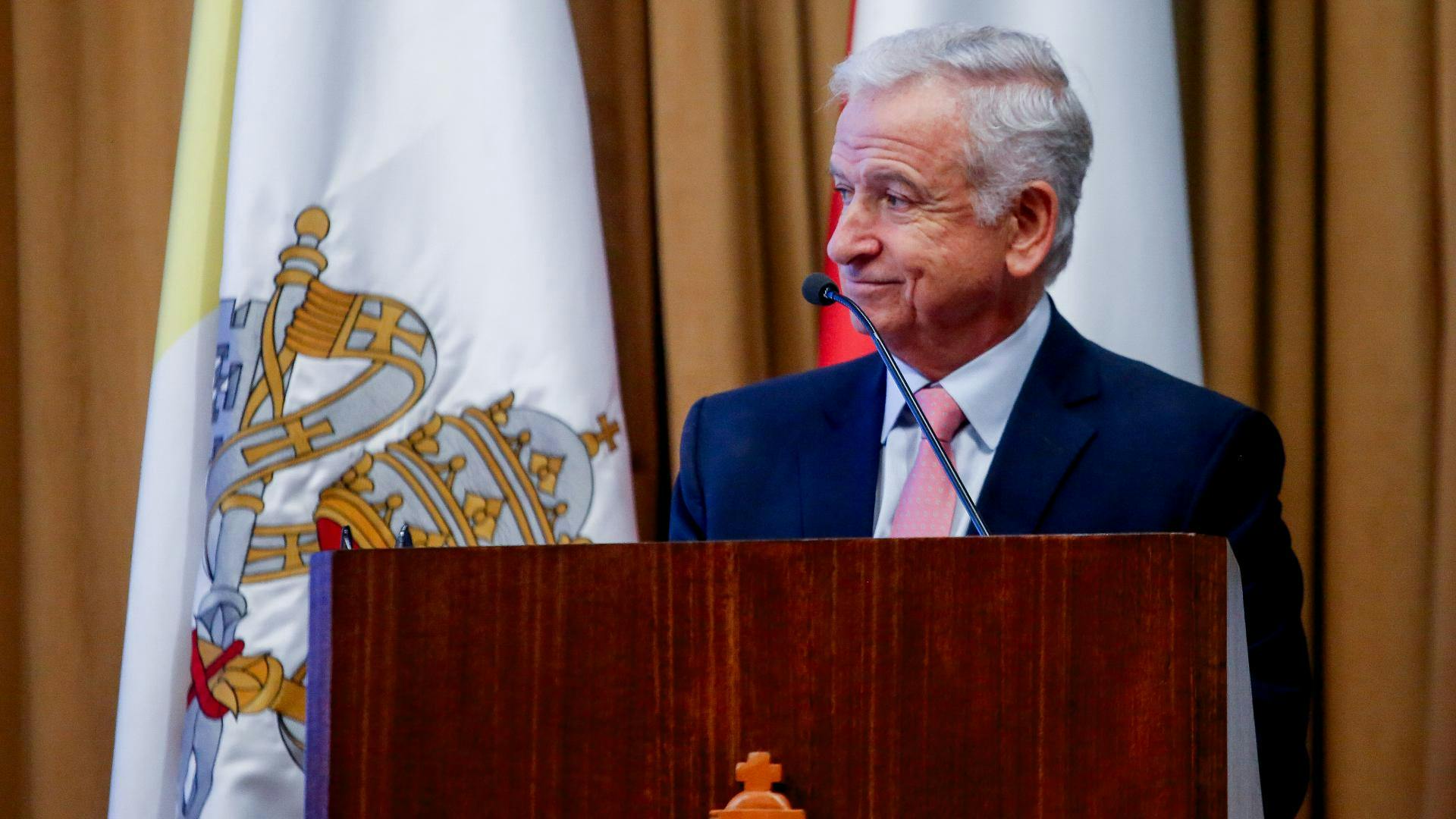 Exministro Felipe Larraín: "No se puede hacer una reforma tributaria por decreto"