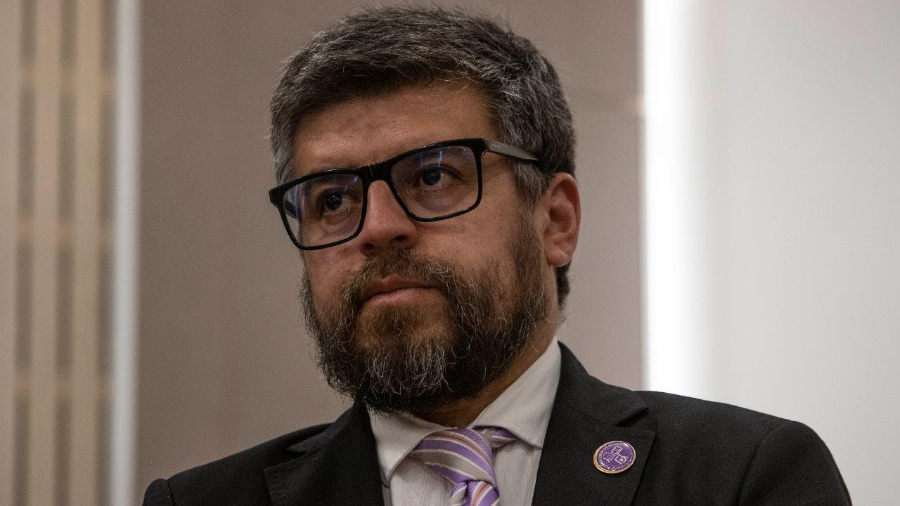 Diputado Araya (IND-PPD) por amenazas en su contra: “Parisi hace el punto respecto de la condena del Presidente Kast a la agresión de Javier Olivares y el silencio respecto de otras personas"