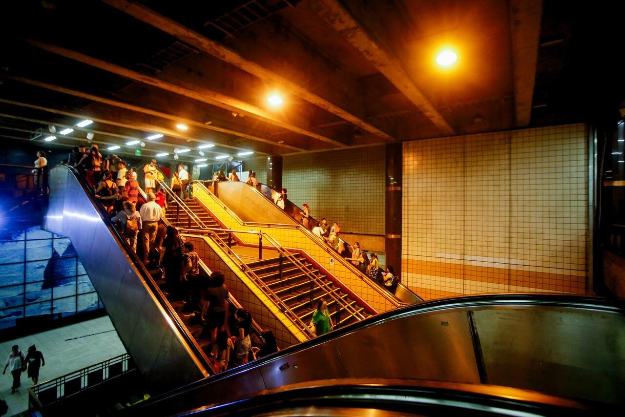 Presidente de Metro asegura que el 50% de las fallas en escaleras y ascensores se debe al mal uso de usuarios