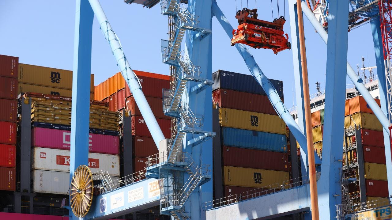 La economía chilena cayó 0,5% en el primer trimestre, un resultado que se explica en gran parte por el comercio exterior