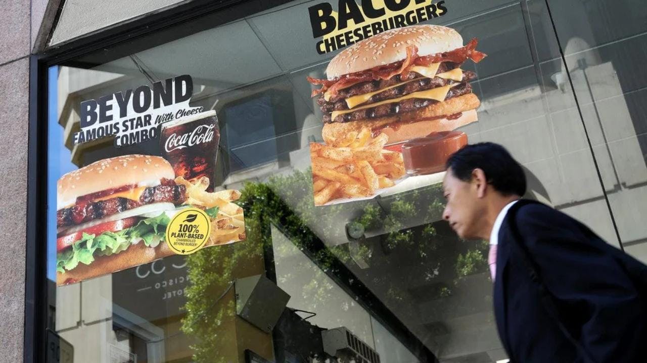 Ámsterdam saca de sus calles la publicidad de combustibles fósiles y carne