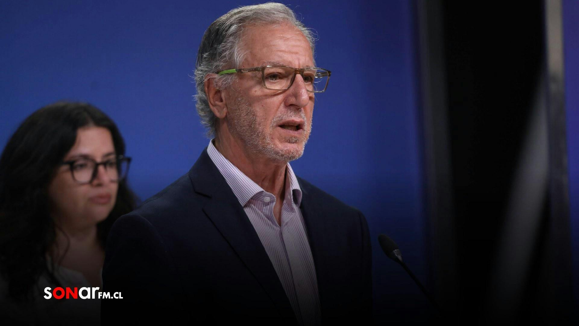 Álvaro García cuestiona polémica por proyección de la deuda del Gobierno