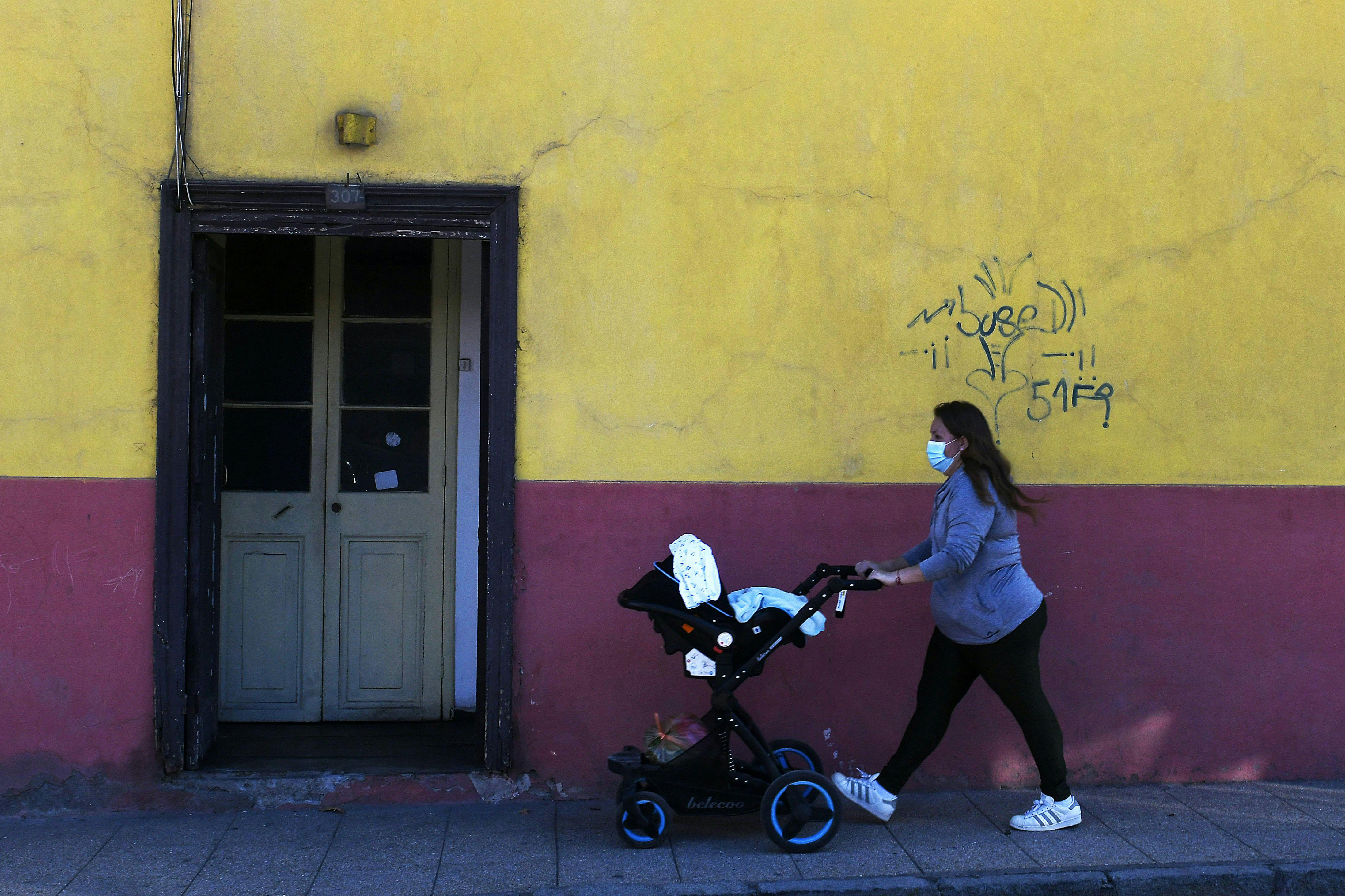 ¿Por qué Chile tiene menos hijos? Martina Yopo analiza la natalidad
