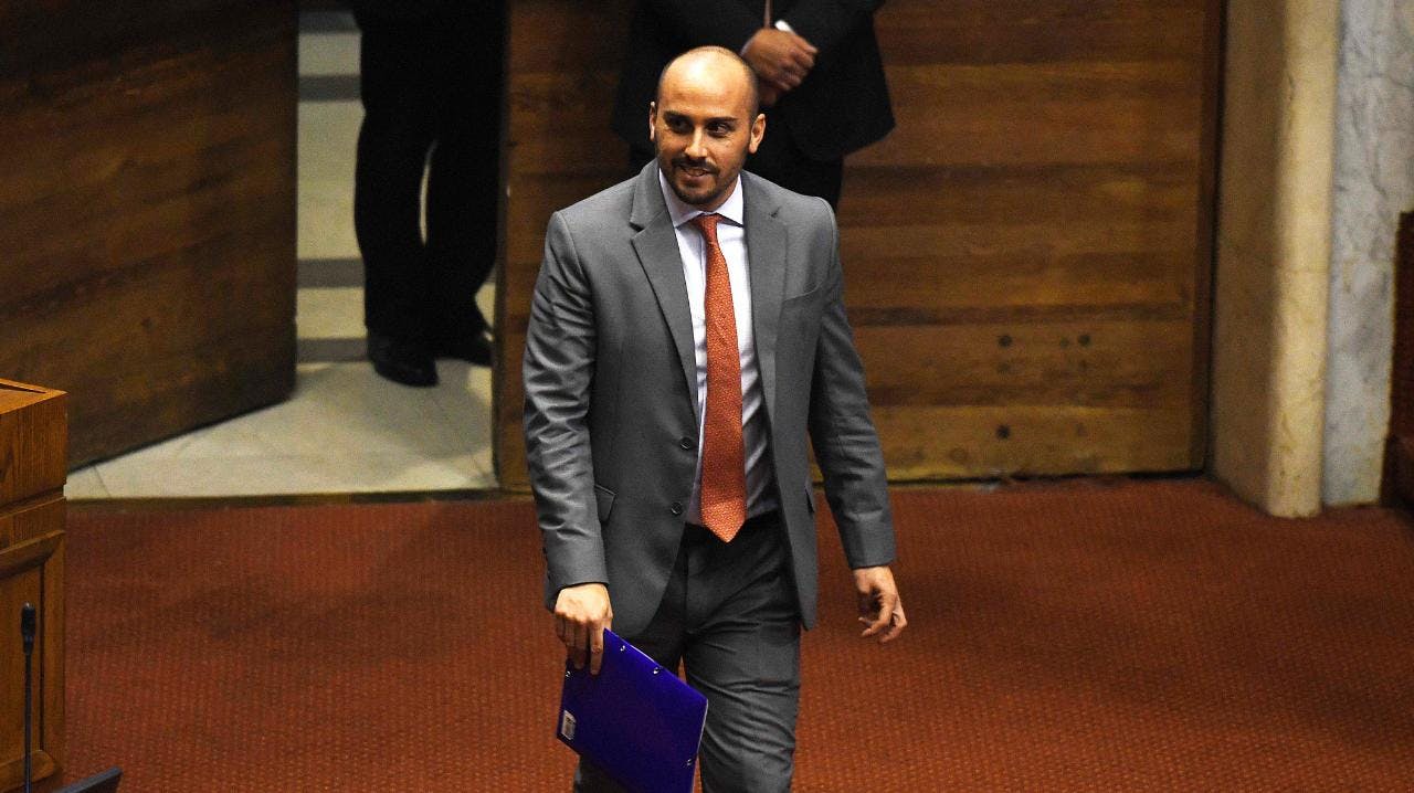 Senador Andrés Longton (RN) por tensión en el oficialismo: “Este tipo de confrontaciones no le hace un flaco favor al presidente Kast”