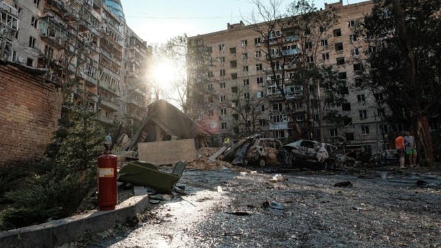 Rusia concreta una ofensiva de gran escala a Kiev en víspera de la cumbre de la OTAN: se han registrado al menos 14 muertos