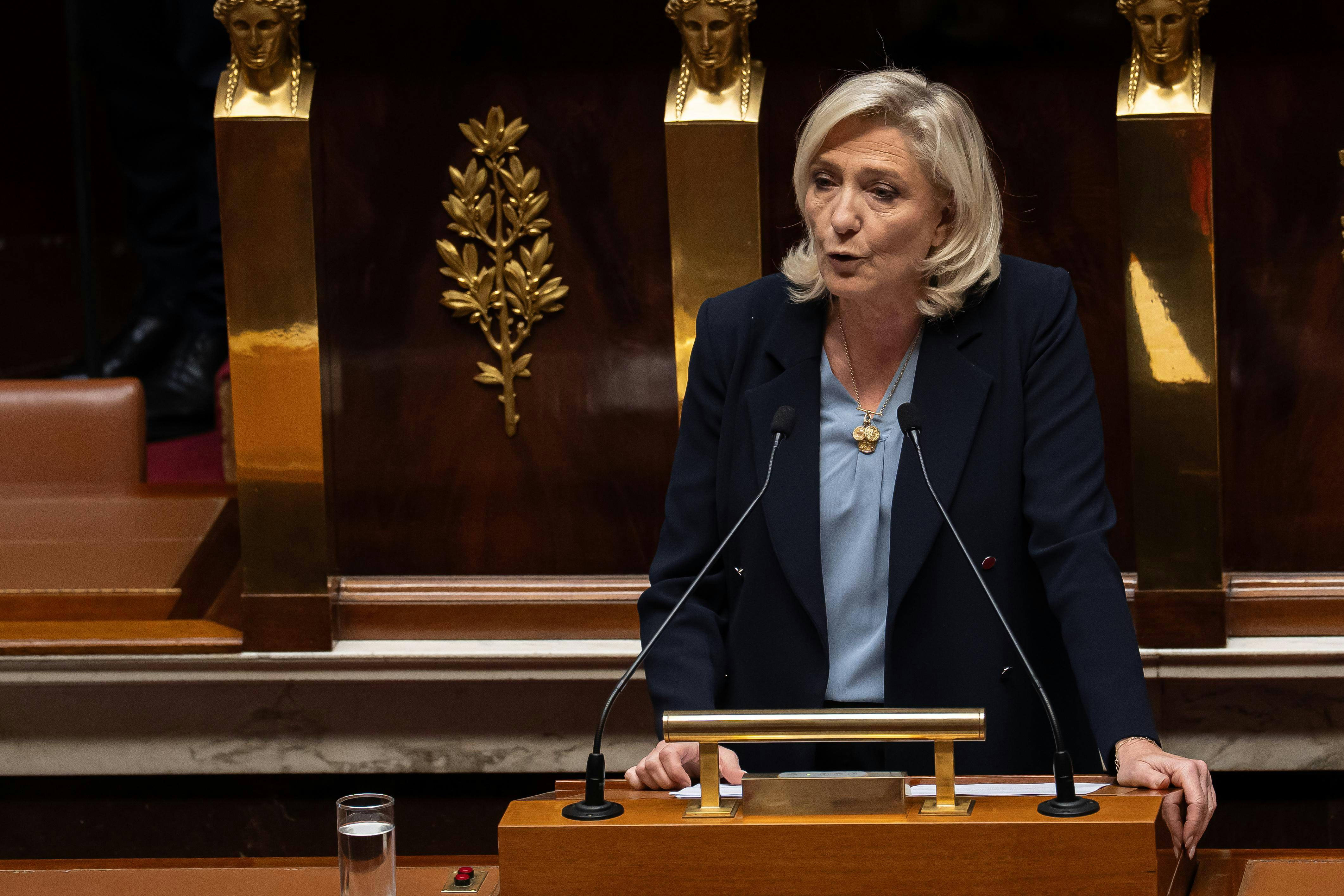 Tribunal de París confirma condena de líder de extrema derecha Marine Le Pen: deberá usar tobillera electrónica